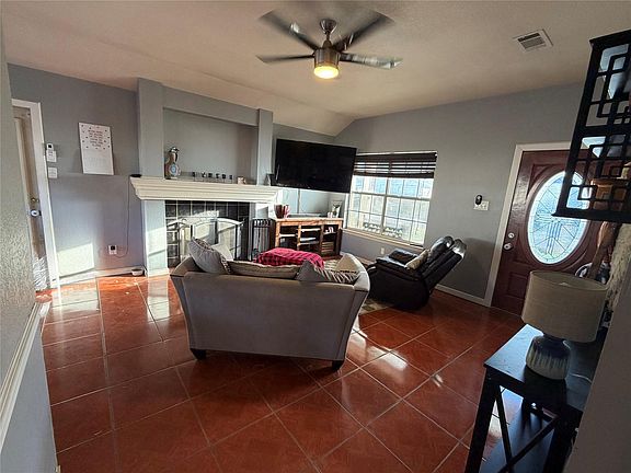 3rd image of 305 Maple Ln