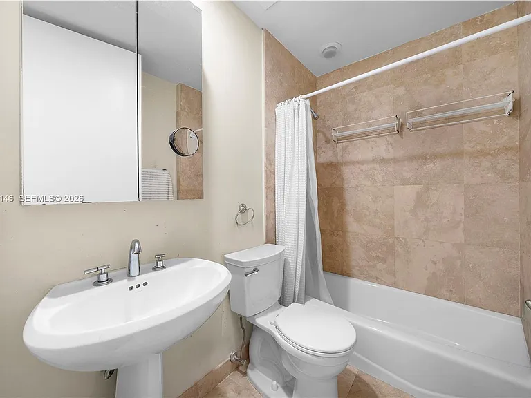 5801 Collins Ave #Penthouse 1600 — Photo 58