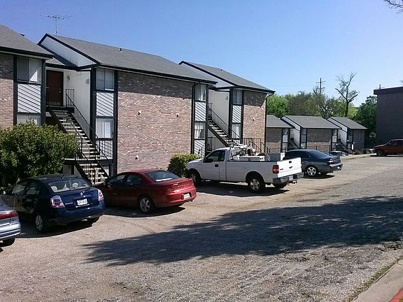 3rd image of 320 Lake Meadows Dr