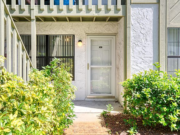 4th image of 840 Center Ave #690