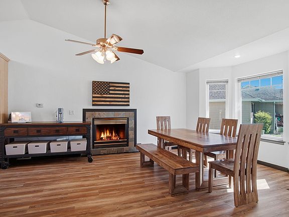 5th image of 605 S Stanley Ct