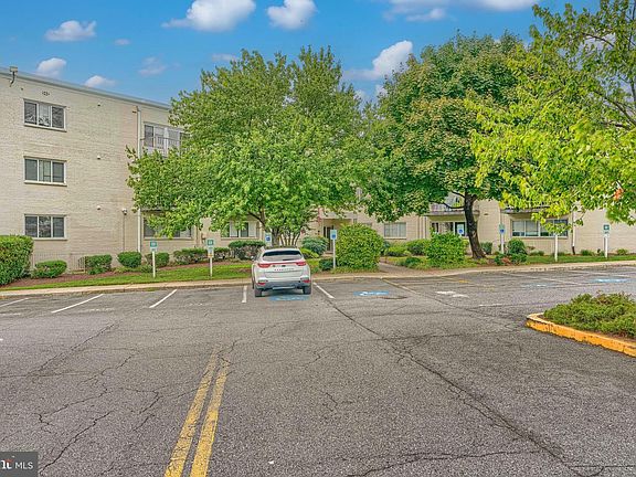 3rd image of 1005 Chillum Rd APT 302
