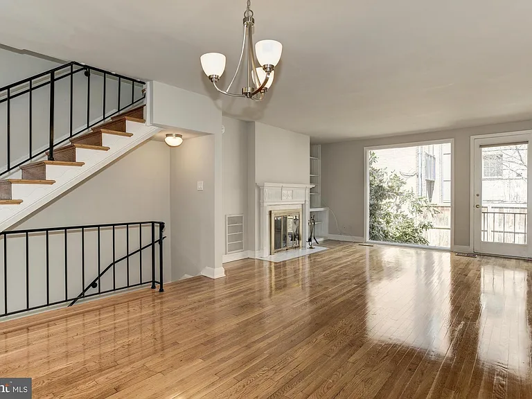 2531 Queen Annes Ln NW — Photo 6