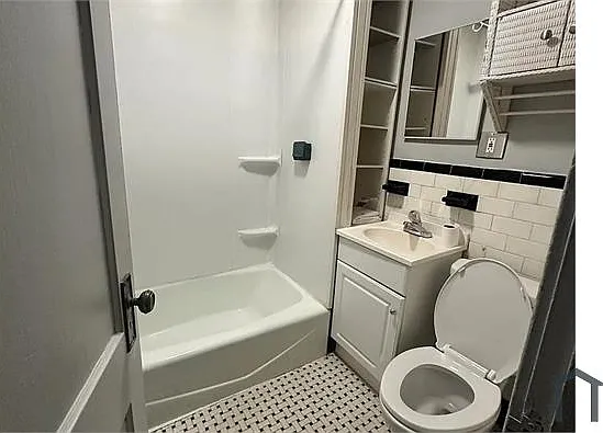 237 E Main St #1A — Photo 5
