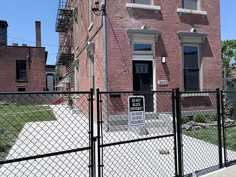 2607 Cook St — Photo 34
