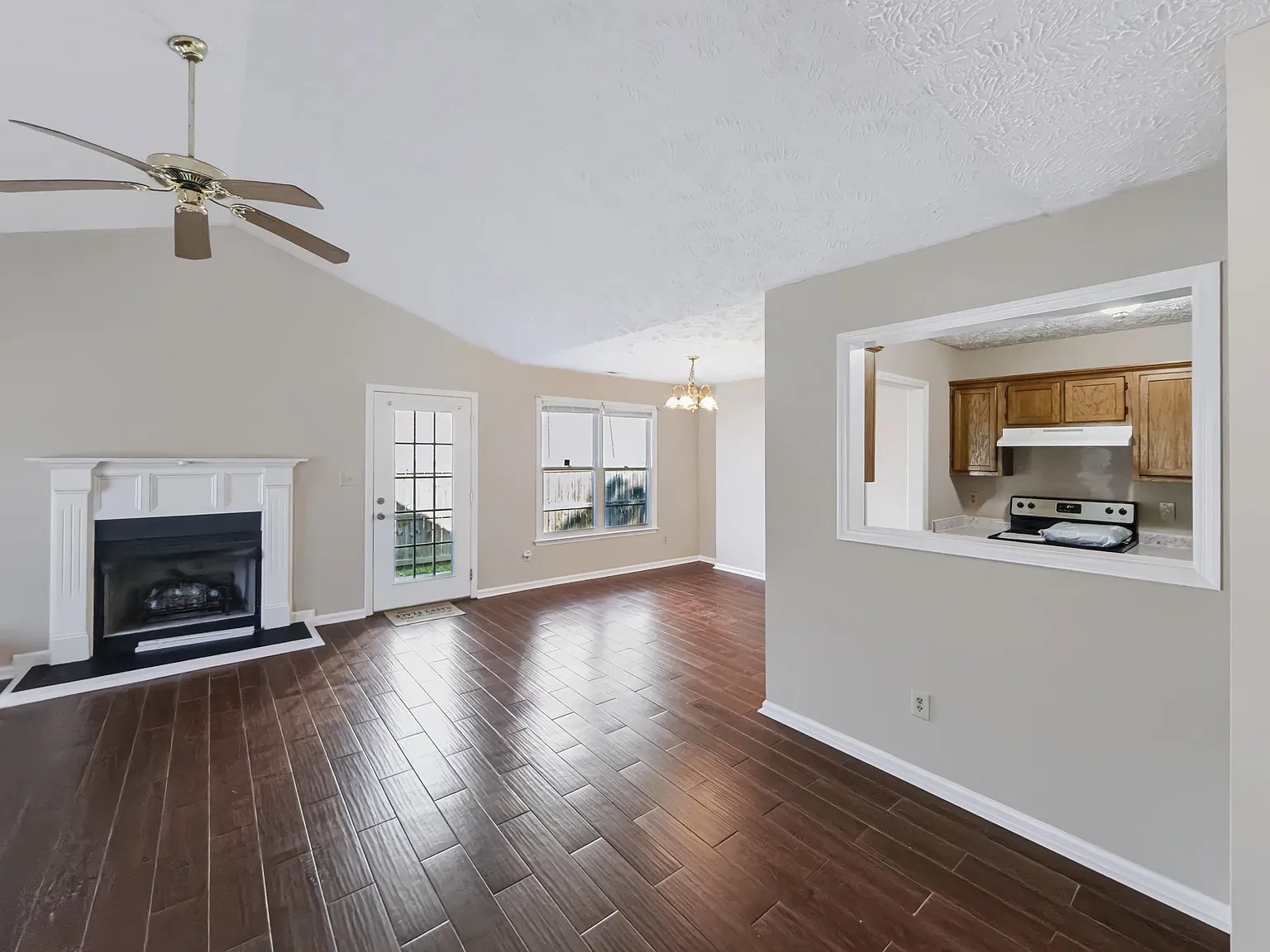 3 bed, 1188 sqft, $1,600 — Photo 4