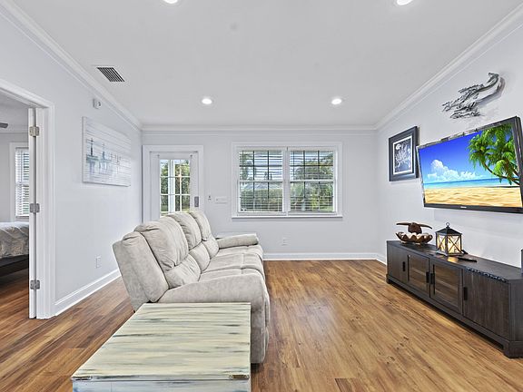 3rd image of 205 SW Pisces Terrace