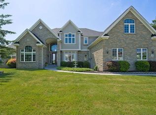 32 Dante Ct, Williamsville, NY 14221