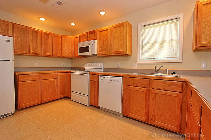 2970 Shamrock Ct — Photo 8