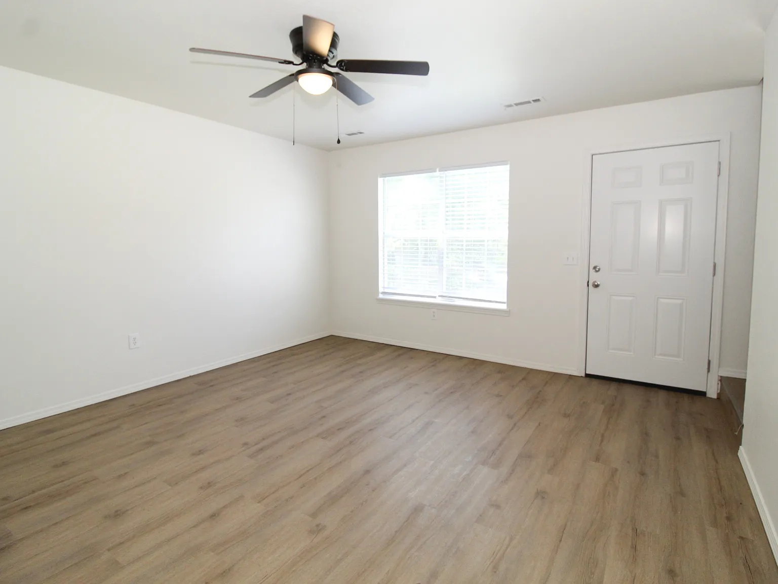 5 Iris Way - A — Photo 4