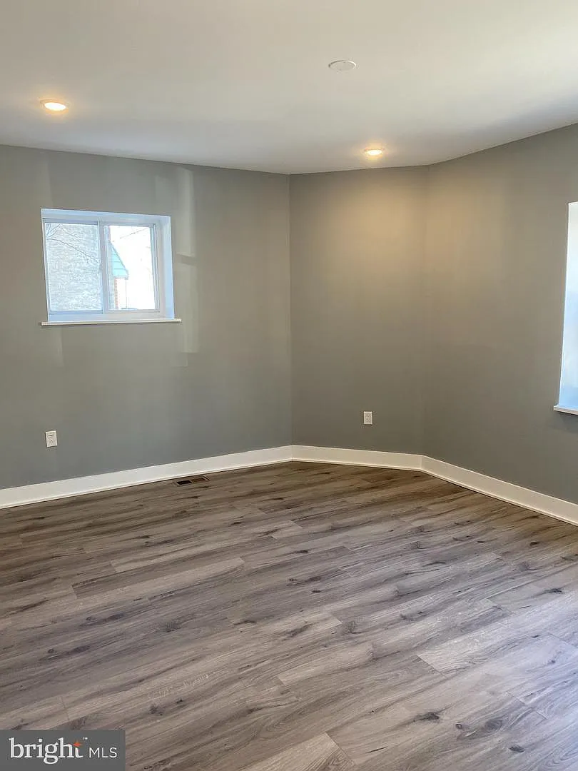 2 bed, 1.5 bath, 1100 sqft, $1,500 — Photo 3