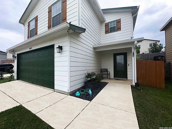 2nd image of 3819 Hickory Arch