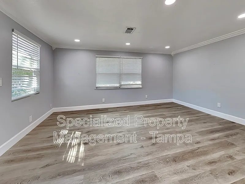 3 bed, 2.0 bath, 1152 sqft, $2,099 — Photo 4
