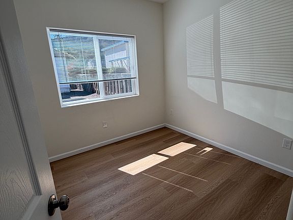 5th image of 556 W Foothill Blvd