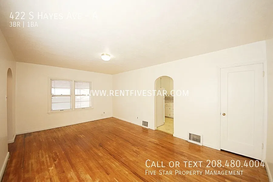 Beautiful Upstairs Apartment Near Downtown Pocatello! — Photo 3