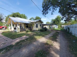 208 W Houston St, Menard, TX 76859
