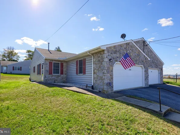 132 E Jackson St, New Holland, PA 17557