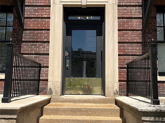3rd image of 4943 Laclede Ave APT 3W