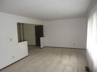 27304 Bittersweet Ln, Elkhart, IN 46514