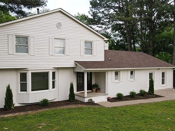 3rd image of 1810 Meadowlark Dr
