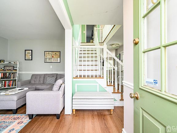 4th image of 175 Wilson Ave