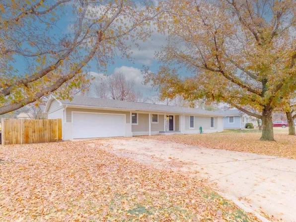 11 Deveron Rd, Winfield, KS 67156