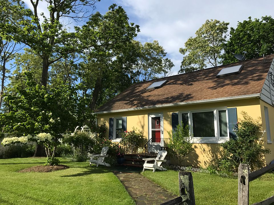 1st image of 32 Peconic Ave