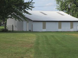 176 Red Bay Ln, Flora, IL 62839