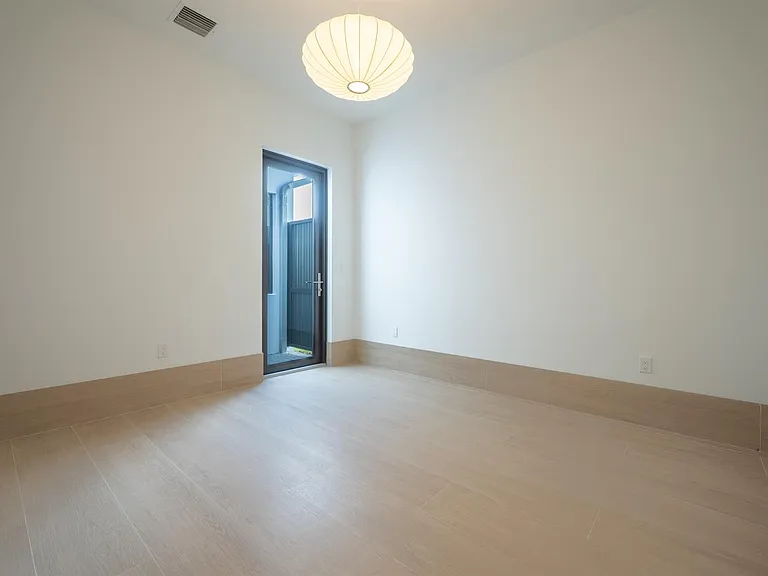 9597 Royal Palm Way — Photo 31