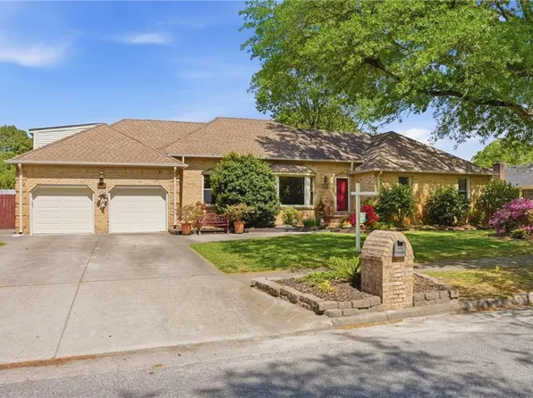 5188 Stratford Chase Dr, Virginia Beach, VA 23464