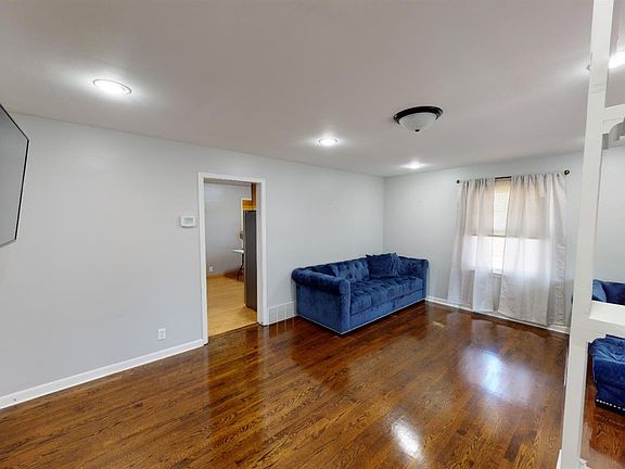 3rd image of 6604 Maryland Ave