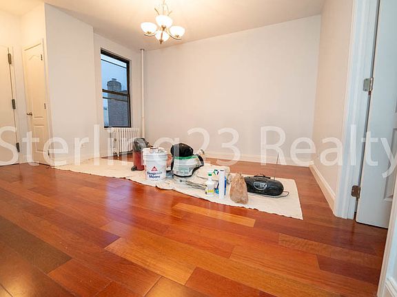 4th image of 23-04 Crescent St #A2