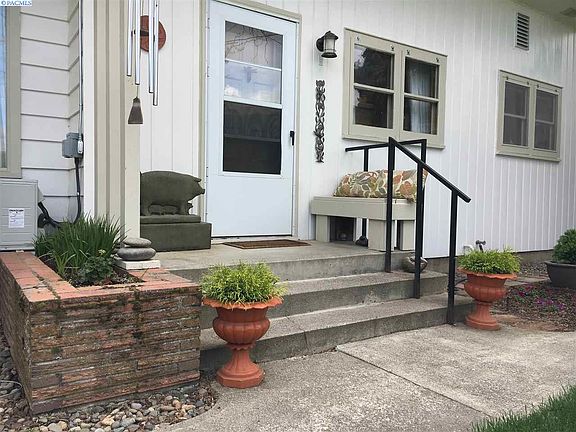 2nd image of 1014 N Park St