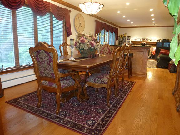 3rd image of 25 Treeview Dr