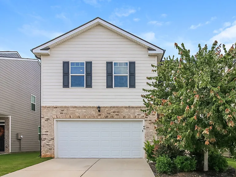 44 Silver Birch Pass — Photo 1