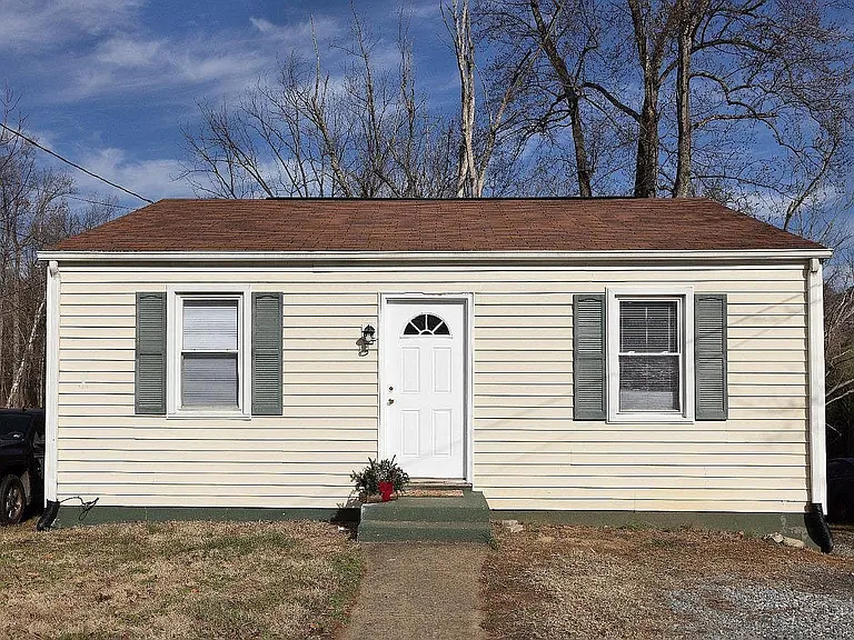 825 Old Forest Rd — Photo 1