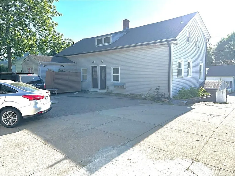 109 Earl St #A — Photo 16