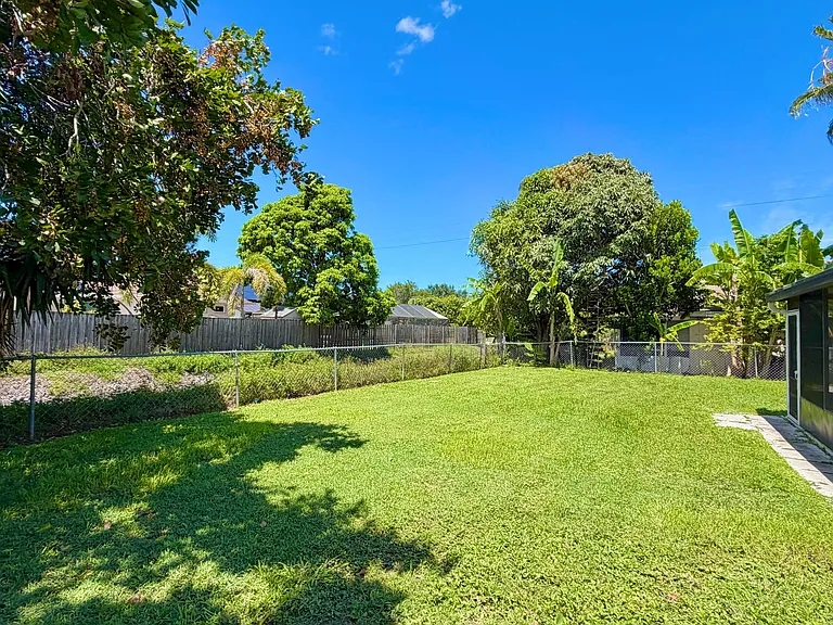 6048 Garrett St — Photo 48