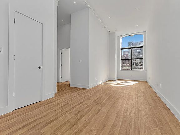 2nd image of 81 Willoughby St #709