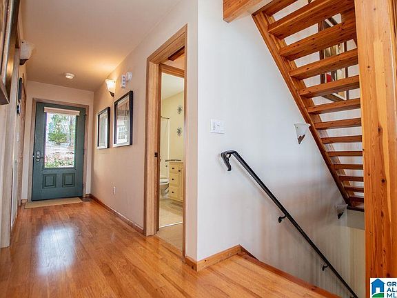 4th image of 33 Red Bird Ln