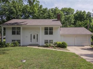 6803 Lakeshore Dr, Raytown, MO 64133