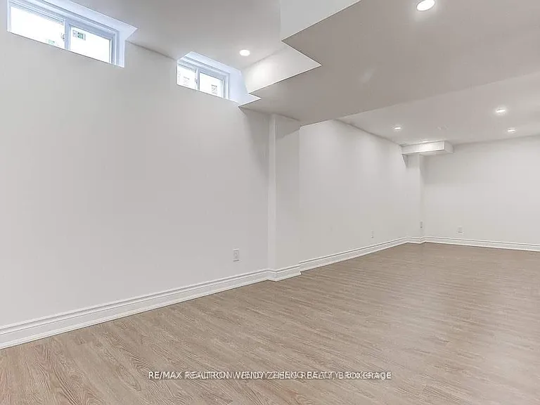 155 Durhamview Cres — Photo 35