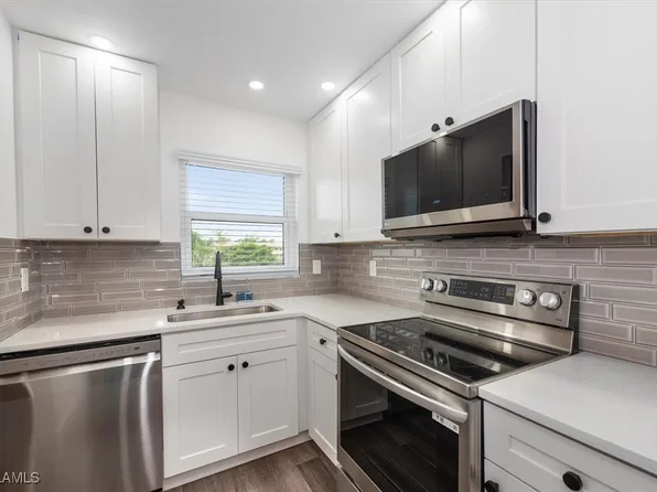 499 Forest Lakes Blvd APT 306, Naples, FL 34105