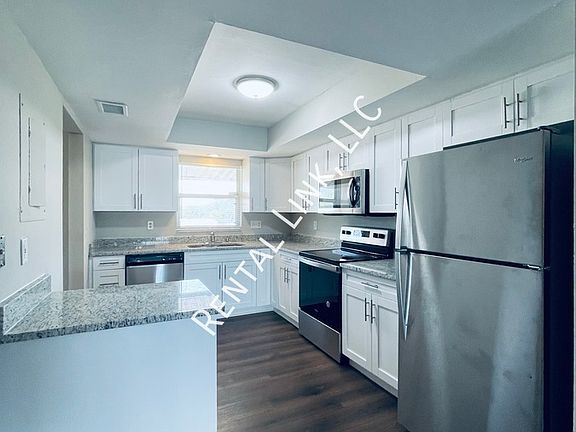 5th image of 706 SE 13th Ct APT G