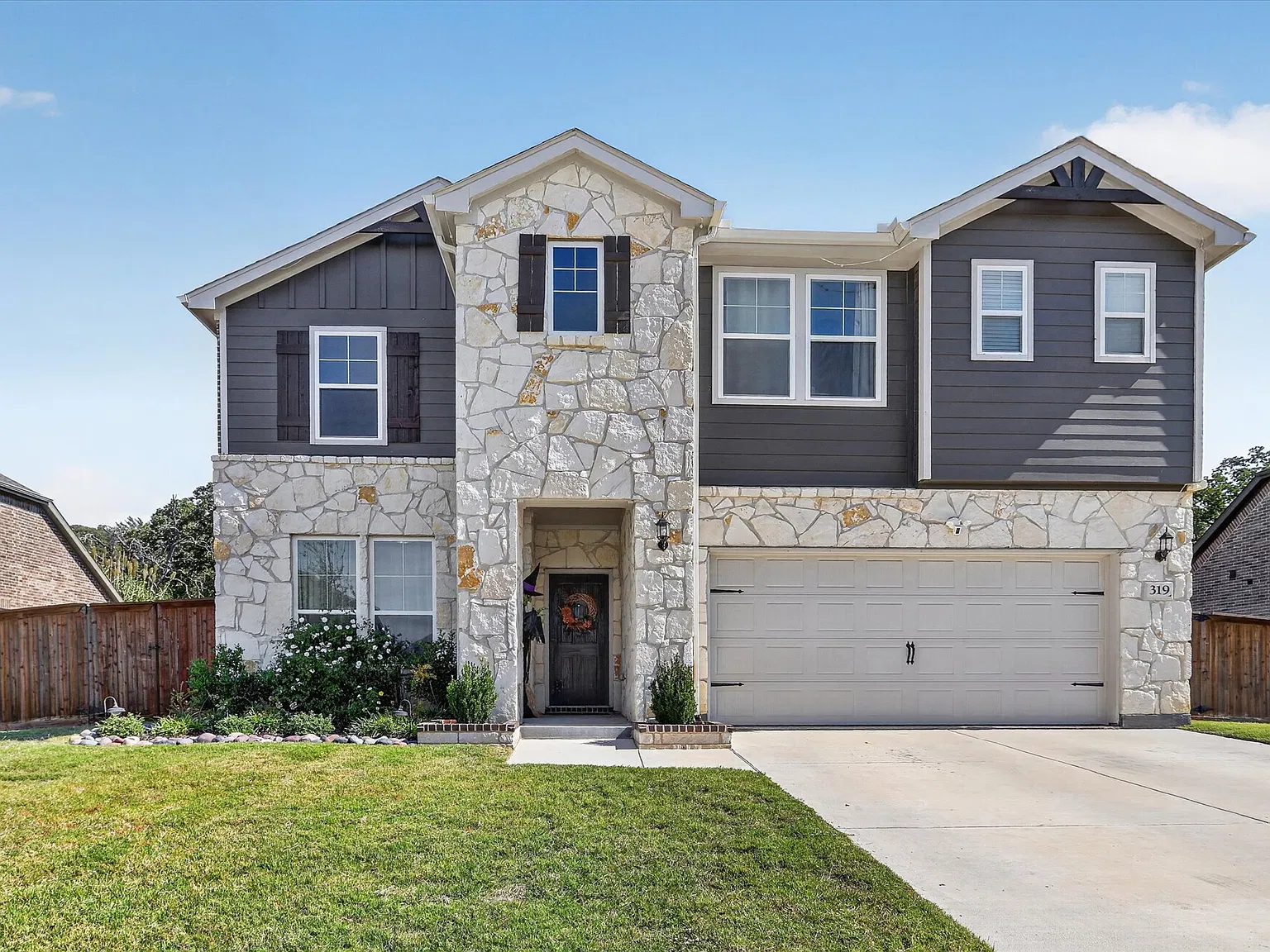5 bed, 2726 sqft, $3,200 — Photo 1