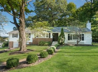 4 Cutlass Rd, Kinnelon, NJ 07405