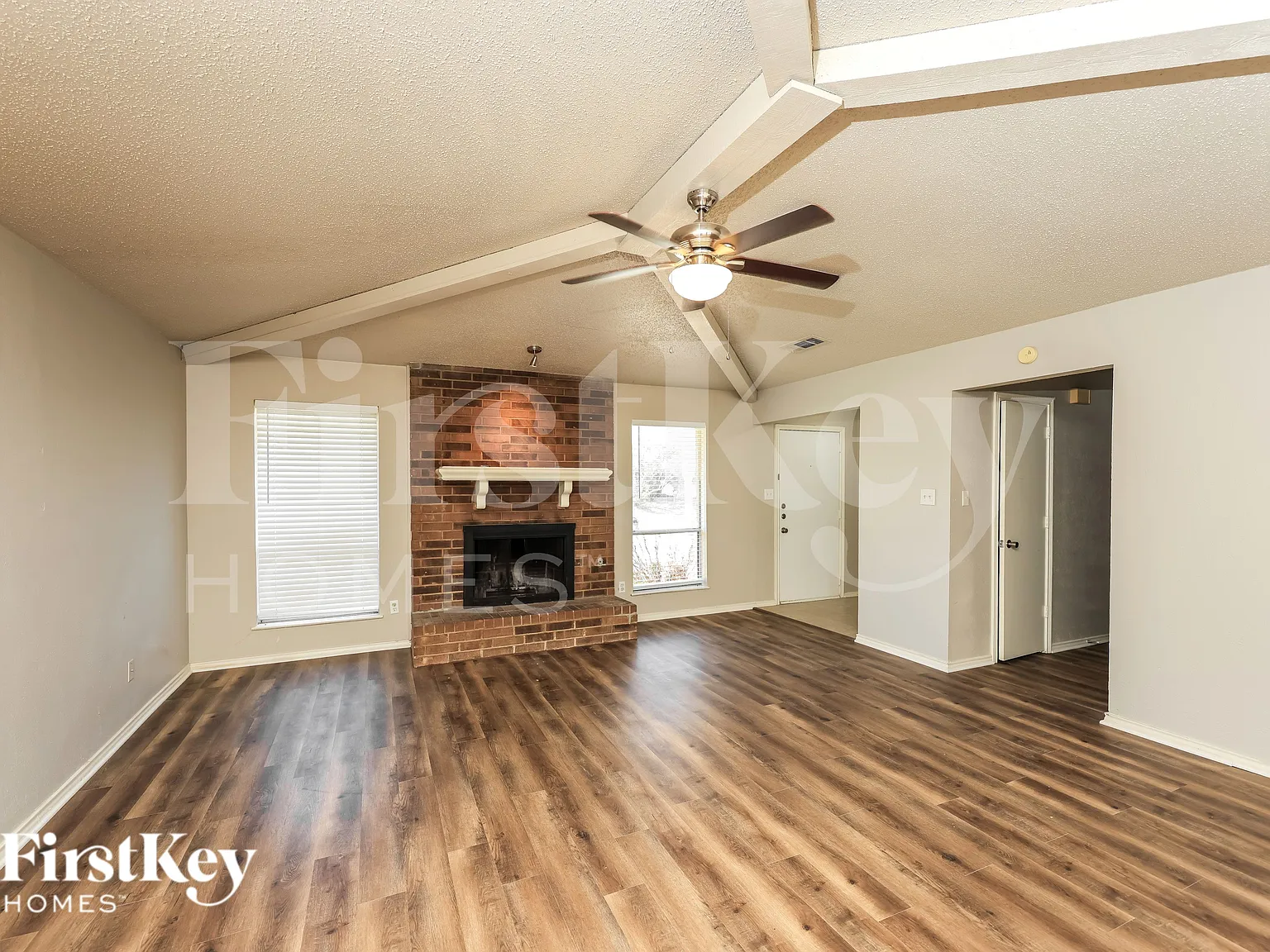 4 bed, 2.0 bath, 1701 sqft, $2,055 — Photo 4