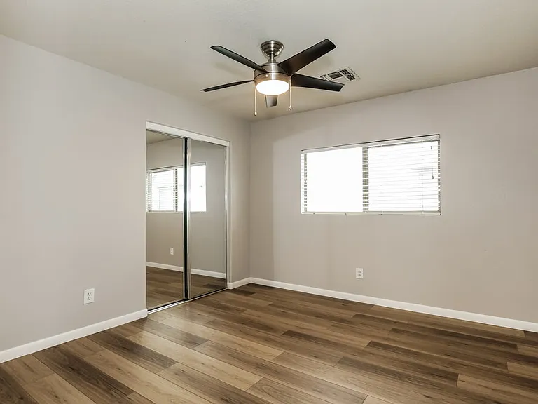 4015 S 59th Ln — Photo 12