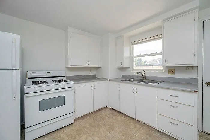 2 bed, 1.0 bath, 825 sqft, $1,350 — Photo 2