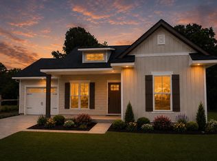 556 Pine St, Holly Hill, SC 29059